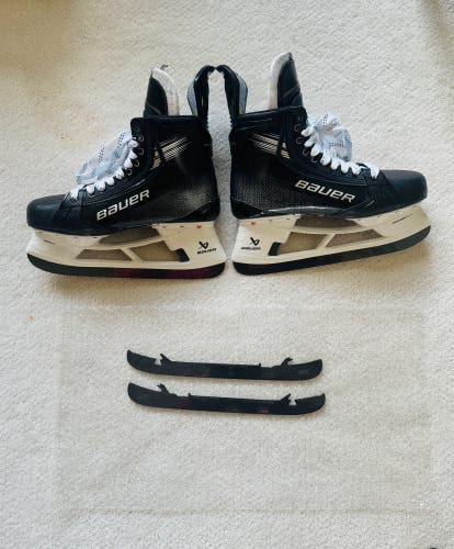 Bauer Black Vapor Hyperlite 2 Skates Pro Stock 9.5 (Used Mint Condition)