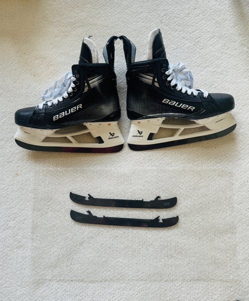 Bauer Black Vapor Hyperlite 2 Skates Pro Stock 9.5 (Used Mint Condition)