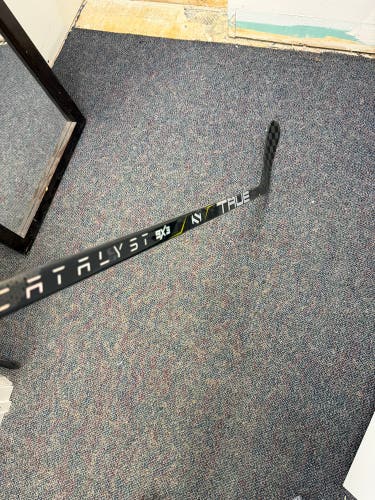 Youth True Catalyst 9x3 Hockey Stick Left Hand T92.5 Less Than 30 Flex (Used)