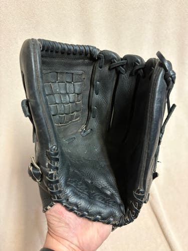 Akadema Amk226 Baseball Glove 11" (Used)