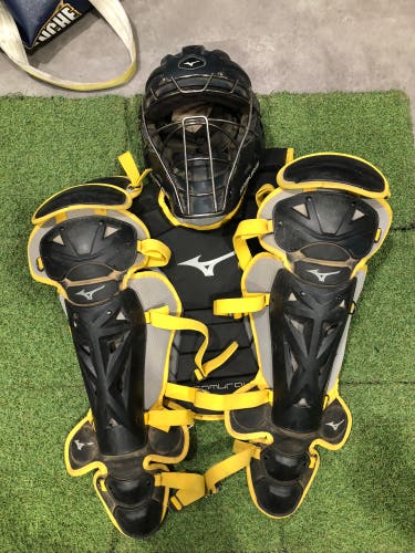 Adult Mizuno Samurai Catcher's Set (Used)