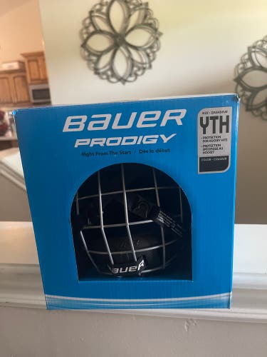 Youth Bauer Prodigy Helmet (New)