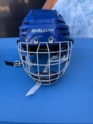 Medium Bauer Re-Akt 150 Helmet (Used)