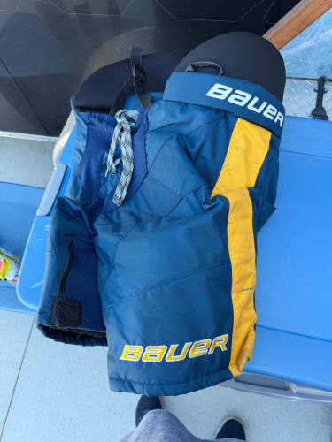 Men's Senior Small Bauer Hockey Pants (Used)