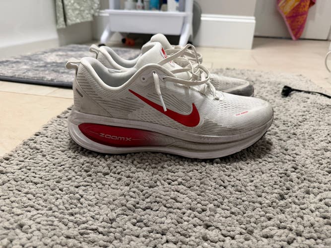 Nike Zoom Vomero 18 Running Shoes