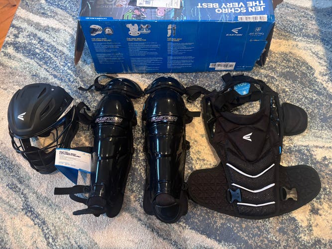 Medium Easton Jen schro “The Very Best”Catcher's Combo Black (New)