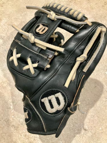 Wilson DP15 A2000 RHT Infield Baseball Glove 11.5" (Used)