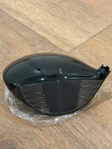 Men's 2020 Titleist TSi3 Right Handed Driver 10° Loft (New) head cover included TSR model