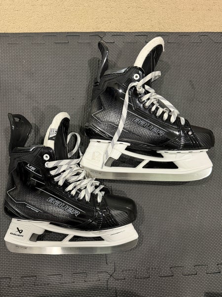 Black 2024 Bauer Supreme M50 Pro Hockey Skates Regular Width 9.5 (Used)