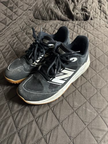 Black Unisex 5Y (Big Kids / Youth) Youth New Balance Fresh Foam Turf 3000 Shoes (Used)