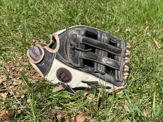 Wilson A2000 RHT Infield Softball Glove 12" (Used)