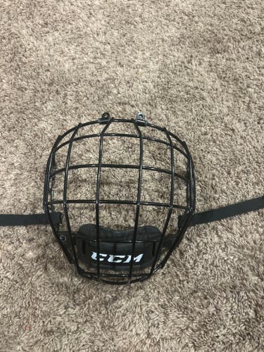 Medium CCM FM580 Full Cage (Used)