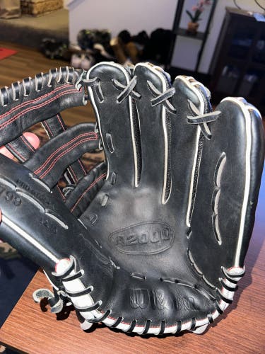 2023 Wilson A2000 RH Baseball Glove 12.75" (Used)