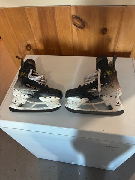 2023 Bauer Vapor Hyperlite 2 Hockey Skates Size 6.5 (Used)