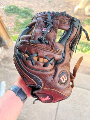 Wilson A900 RH Infield Baseball Glove 11.5" (Used)