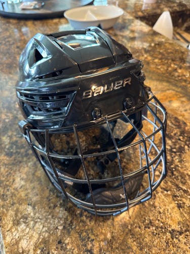 Medium Bauer Re-Akt 3D Helmet (Used)
