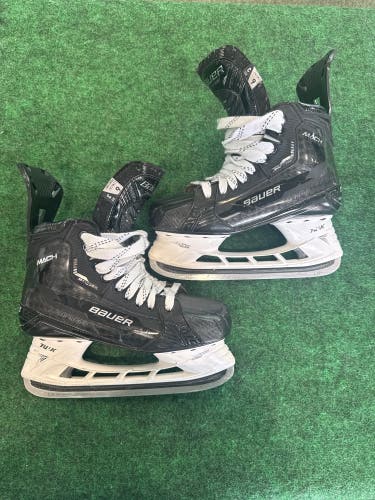 Intermediate Bauer Supreme Mach Hockey Skates (Fit 3) Size 6 (Used)