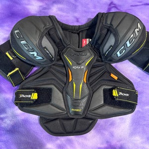 Small Junior CCM Tacks 9080 Shoulder Pads (Used)