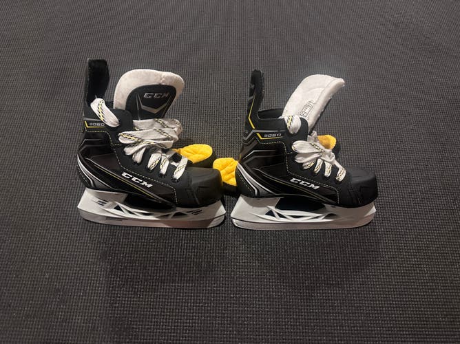 CCM Tacks Classic 9060 Hockey Skates Youth Size 12 (Used - Almost New!)