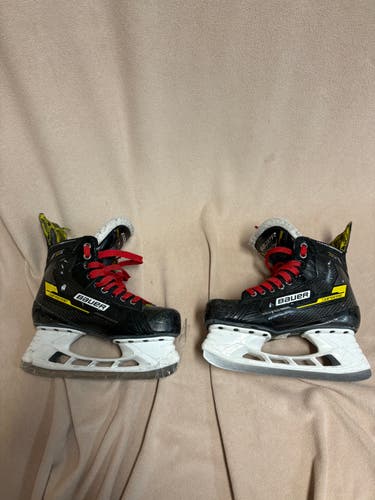 Bauer Supreme M3 Hockey Skates Regular Width 5.5 (Used)