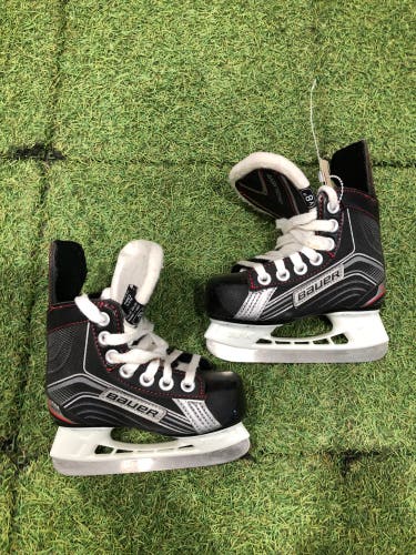 Youth Bauer Vapor X200 Hockey Skates Regular Width 8 (Used)