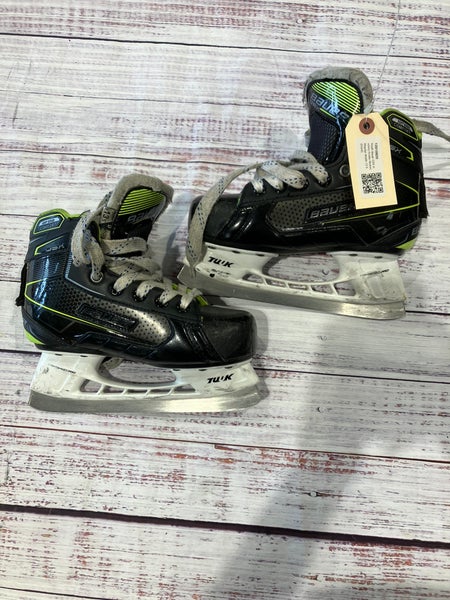 Youth Bauer GSX Hockey Goalie Skates Regular Width 13.5 (Used)