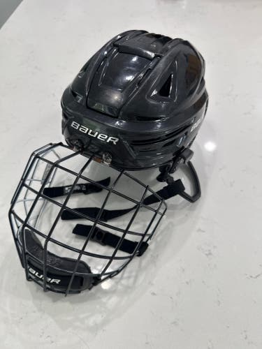 Small Bauer Re-Akt 150 Helmet (Used)