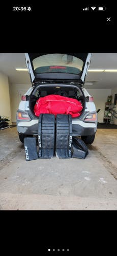 32" CCM Extreme Flex 4.9 Regular Goalie Full Set (Used)