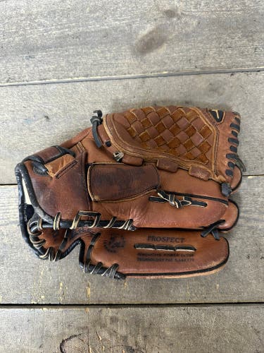 Mizuno Prospect GPL-1101 11" Youth Baseball Softball Glove Right Hand Throw RHT