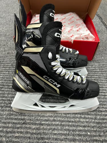 CCM Tacks AS-V65 Regular Width 9 (New)