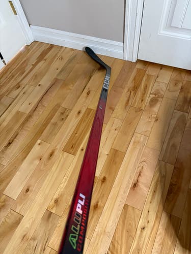 Intermediate CCM JetSpeed FT8 Pro Left Hand Hockey Stick P28 55 Flex (New)