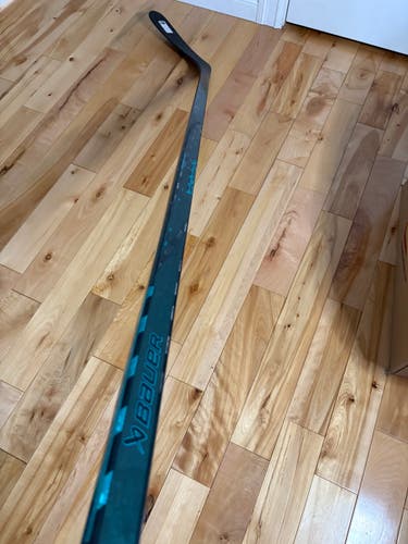 Intermediate Bauer Twitch Left Hand Hockey Stick P92 65 Flex (New)