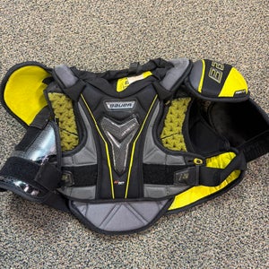 Large Junior Bauer Supreme 1S Shoulder Pads (Used)