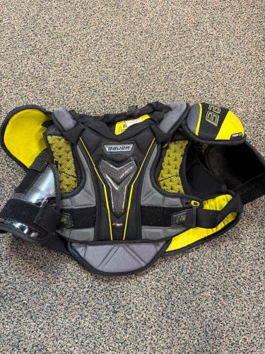 Large Junior Bauer Supreme 1S Shoulder Pads (Used)