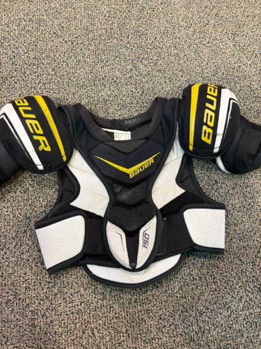 Medium Junior Bauer Supreme 150 Shoulder Pads (Used)