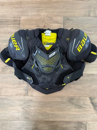 Men's Medium Intermediate Bauer Supreme 3S Shoulder Pads (Used)