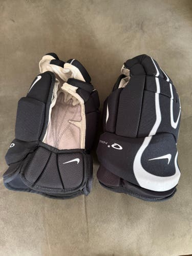 Nike Quest 3 Gloves 13" (Used)