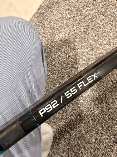 Intermediate Bauer Twitch Right Handed Hockey Stick P92 65 Flex (Used)
