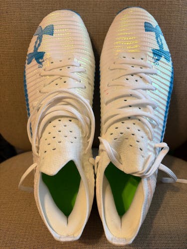 White Men's Size M 11.5 (W 12.5) Under Armour Cleats (New)