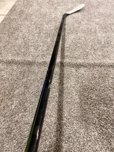Intermediate Warrior Covert QR6 Pro Right Handed Hockey Stick W03 65 Flex (Used)