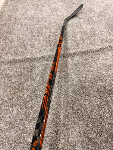 Senior Bauer Pulse Right Handed Hockey Stick P28 77 Flex (Used)