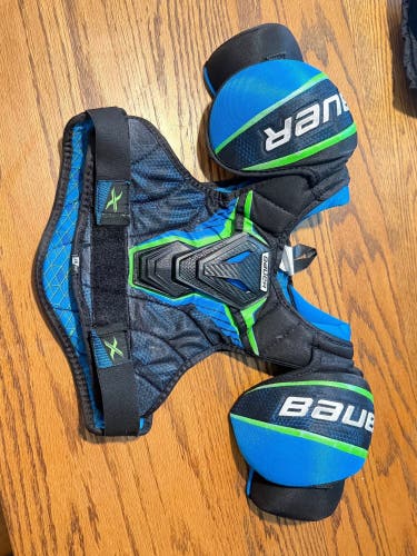 Medium Junior Bauer X Shoulder Pads (Used)