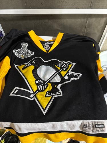 Black Large/Extra Large Boys Reebok Jersey (Used)