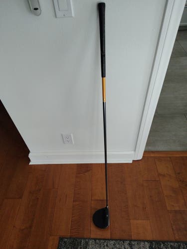 Men's Cleveland Hibore XL Driver Stiff Flex 9.5 Loft Graphite Shaft 44" (Used)