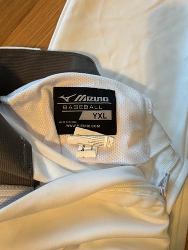White XL Youth Mizuno Game Pants (Used)