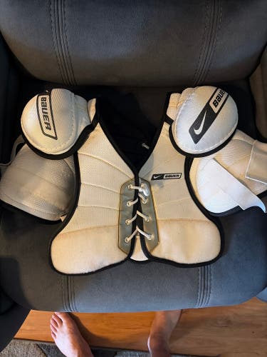 Men's Large Senior Nike Shoulder Pads (Used)
