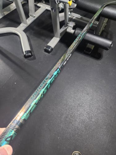 Junior Bauer Twitch Left Hand Hockey Stick P28 40 Flex (Used)