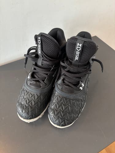 Black Men's Size M 8.0 Under Armour Mid Top Molded Cleats (Used)