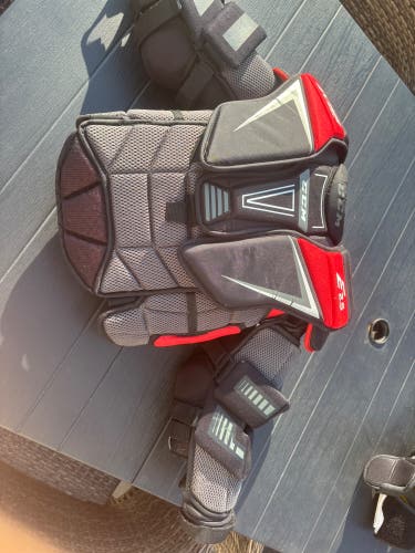 Large/Extra Large CCM Extreme Flex E2.5 Goalie Chest Protector (Used)