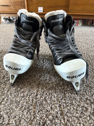 Bauer Elite Hockey Goalie Skates Regular Width Pro Stock 7.5 (Used)